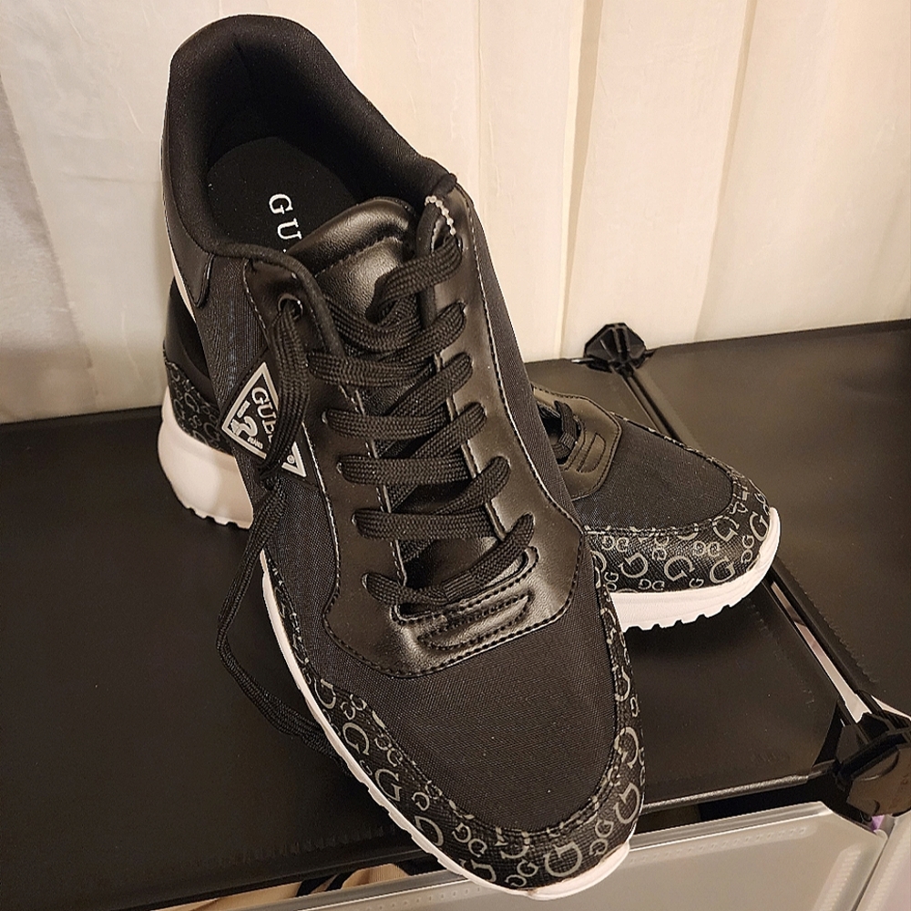 Guess man's sport shoes